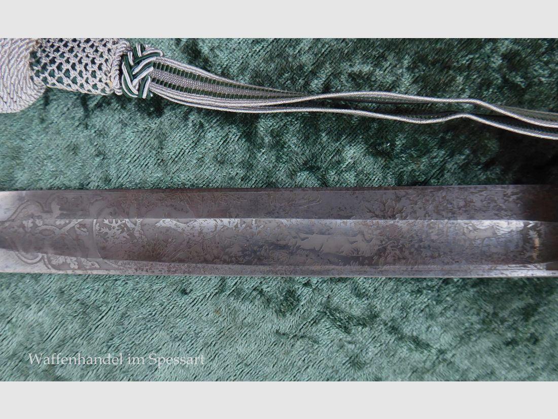 Stag knife with a guard vessel in ornate design from the time of World War II.