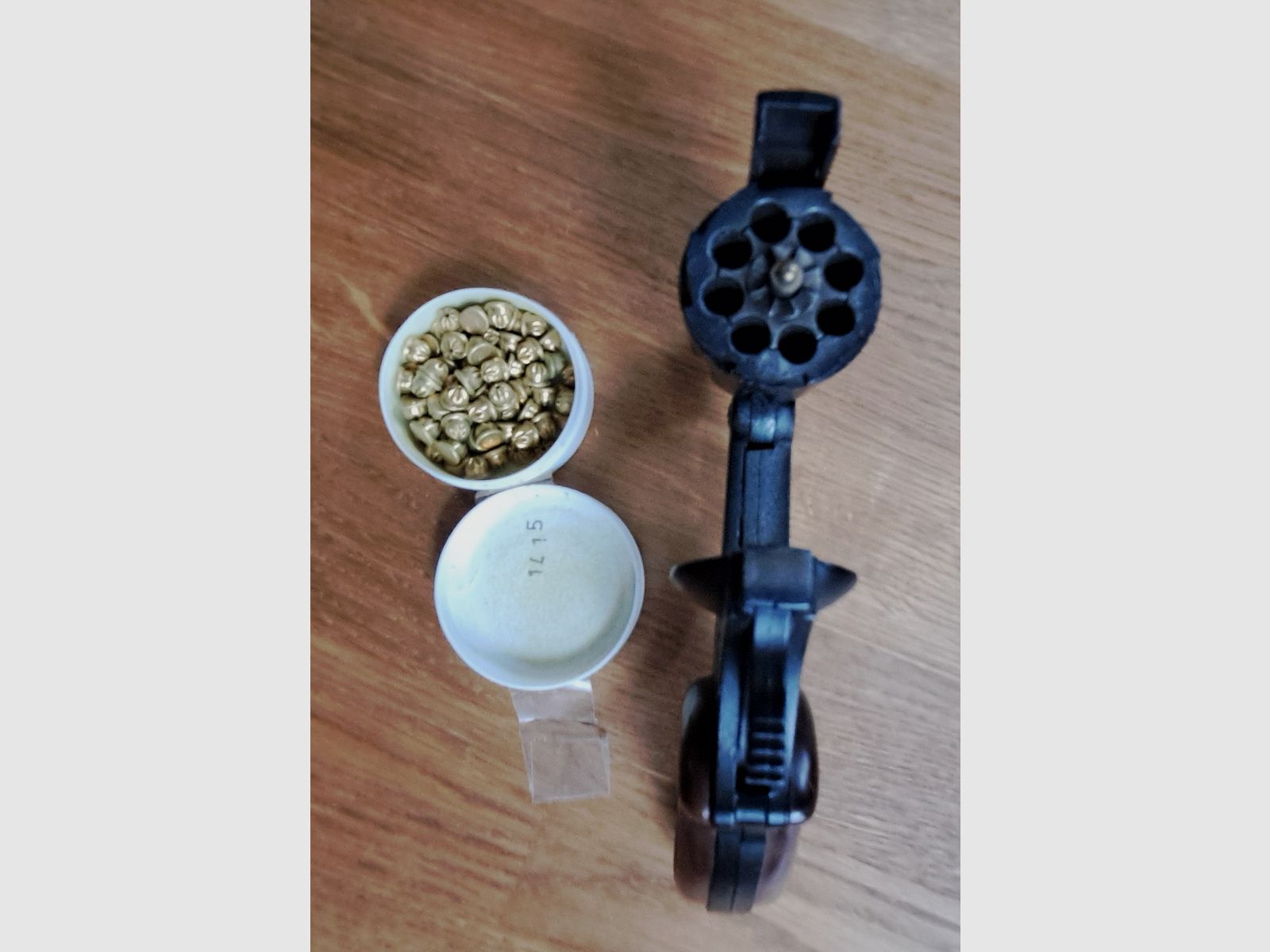 Umarex 6 mm Revolver mit Lederhalfter 