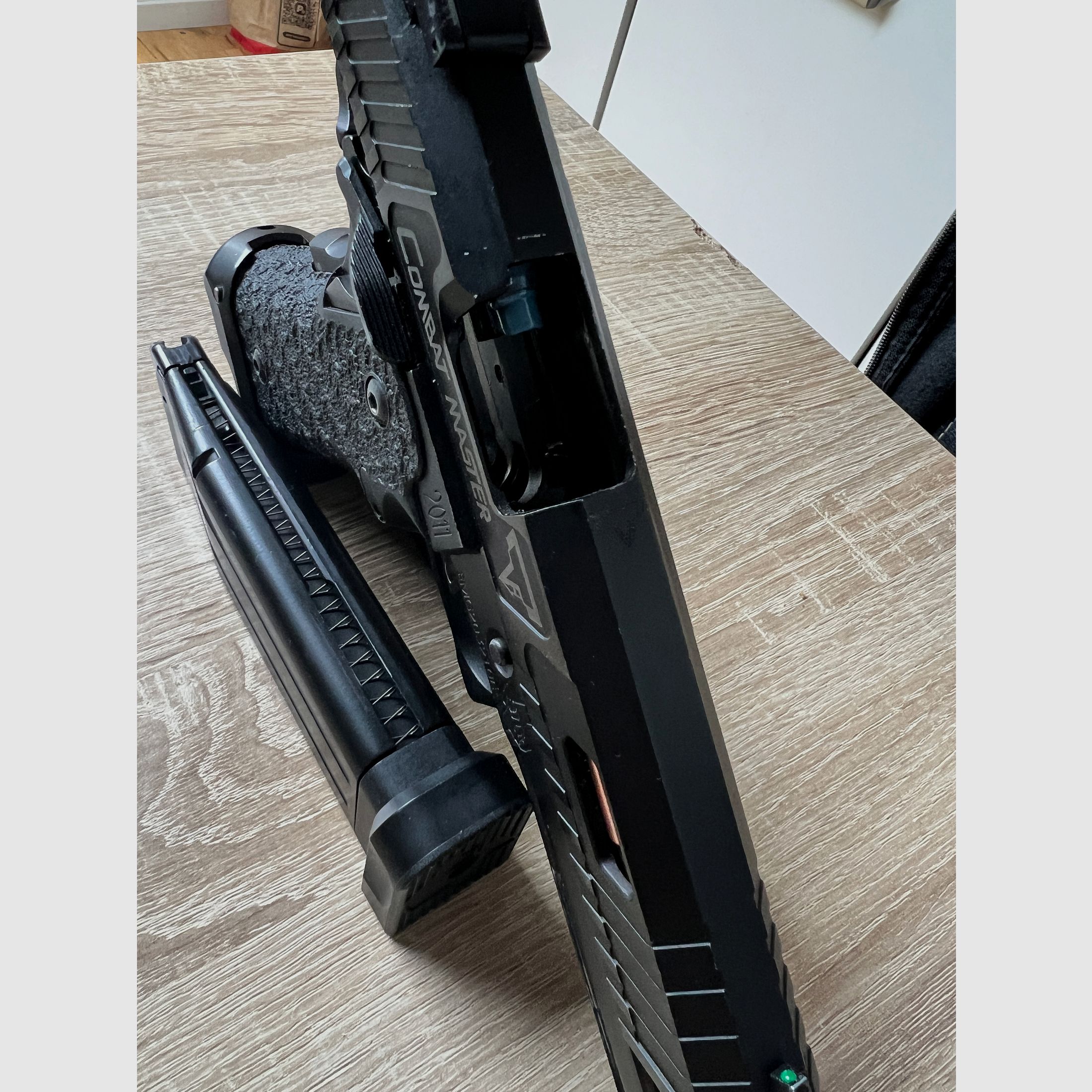 Combat Master 2011 par EMG