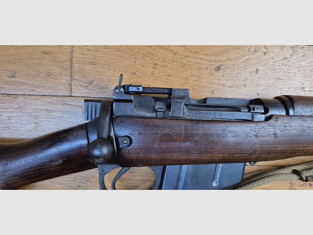 Gutes Gewehr Lee-Enfield N°4 MKI – Kal. .303 British – 10 Schuss – Arsenal von Fazakerley aus 1944 – Gute Mechanik – Schöne Hölzer und sehr guter Lauf – Gewehrriemen – TBE+, Bild 5 von 30