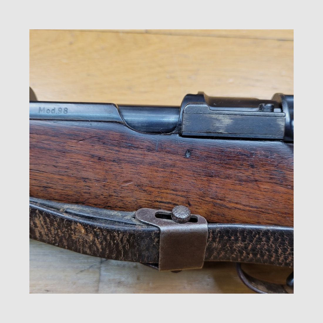 Wunderschöne K98 Gewehr aus der frühen Zeit des Dritten Reichs – seltener Code S/243 – Mauser-Fertigung von 1938 – vollständig monomatrikuliert – Originalriemen – hervorragender mechanischer Zustand – Lauf in Top-Zustand – Sehr schöne, seltene Waffe in ausgezeichnetem Zustand, Bild 27 von 36