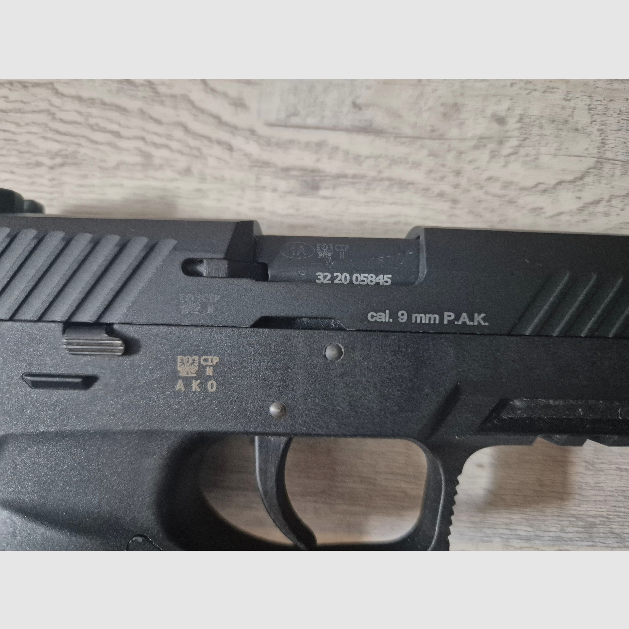 Sig Sauer P320 pistolet alarmowy w kalibrze 9 mm P.A.K. - czarny