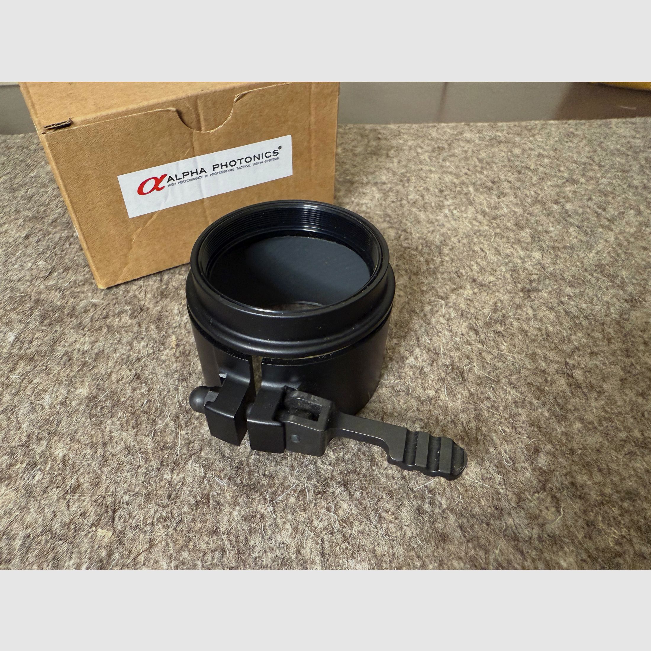 Klemmadapter Alpha Photonics M49 mit 57mm Durchmesser für Vorsatzgeräte