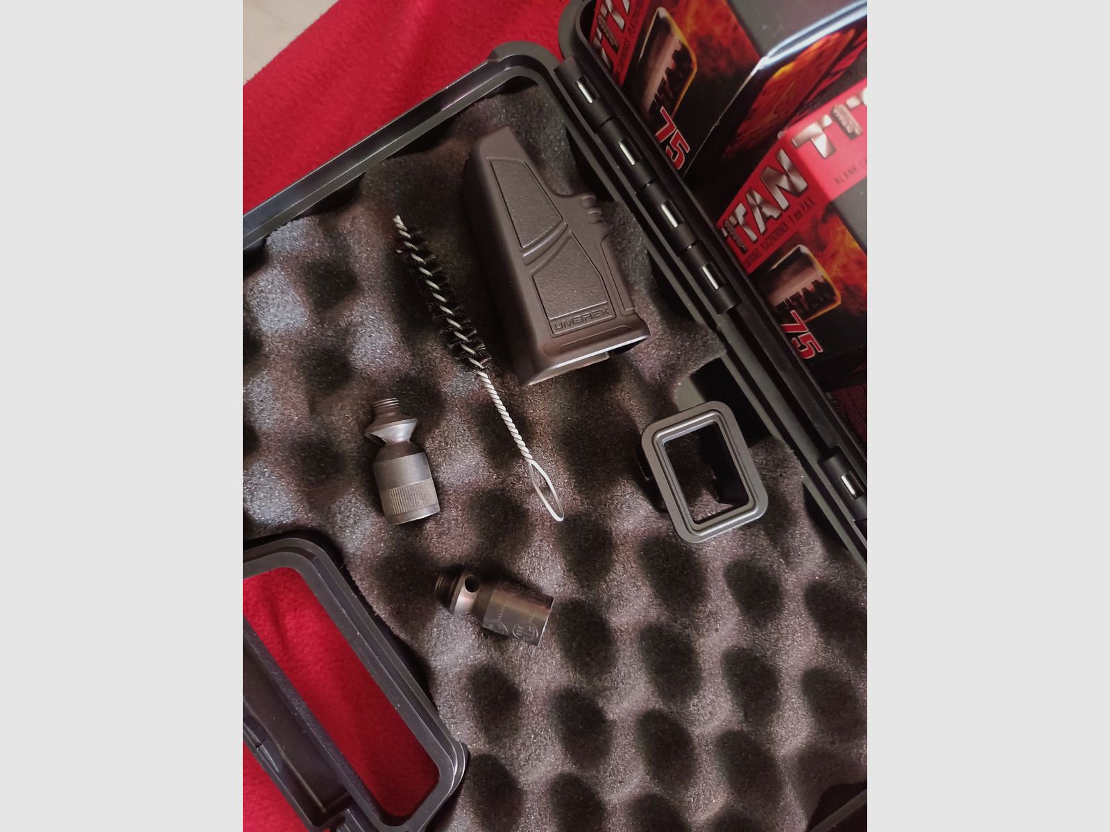 Walther P99 einmal benutzt standart+32magazien brusthalfter ca 400st. 9mm p.a.k.