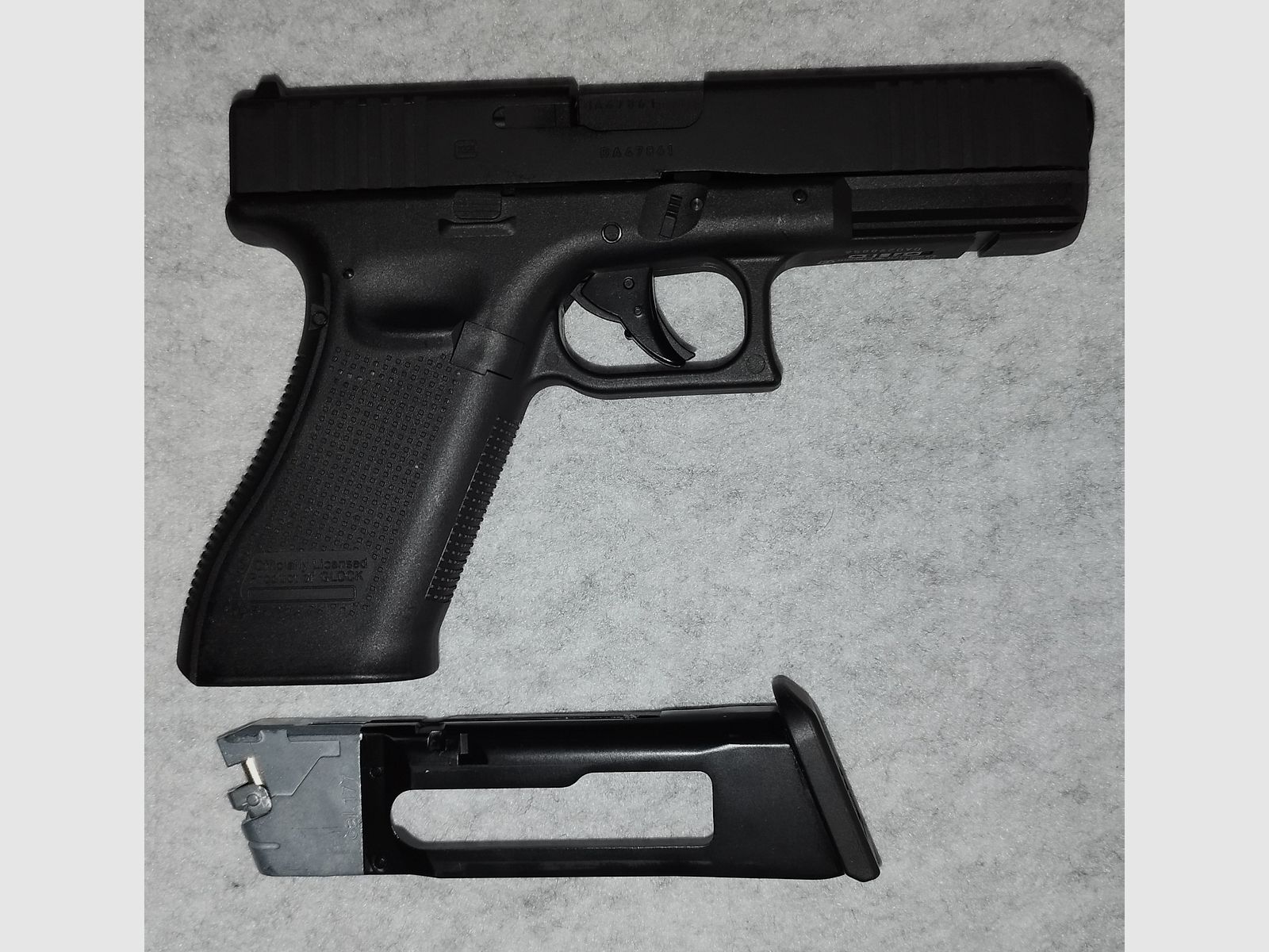 Glock 17 Gen 5 CO2 4.5mm BB with blowback and remaining warranty