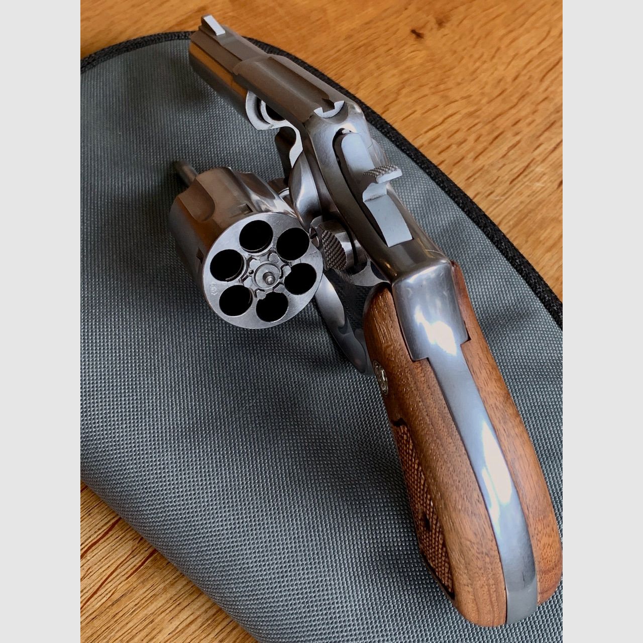 Smith & Wesson Revolver Mod. 65-5 – .357 Magnum – 3" barrel – in excellent condition + extensive accessories