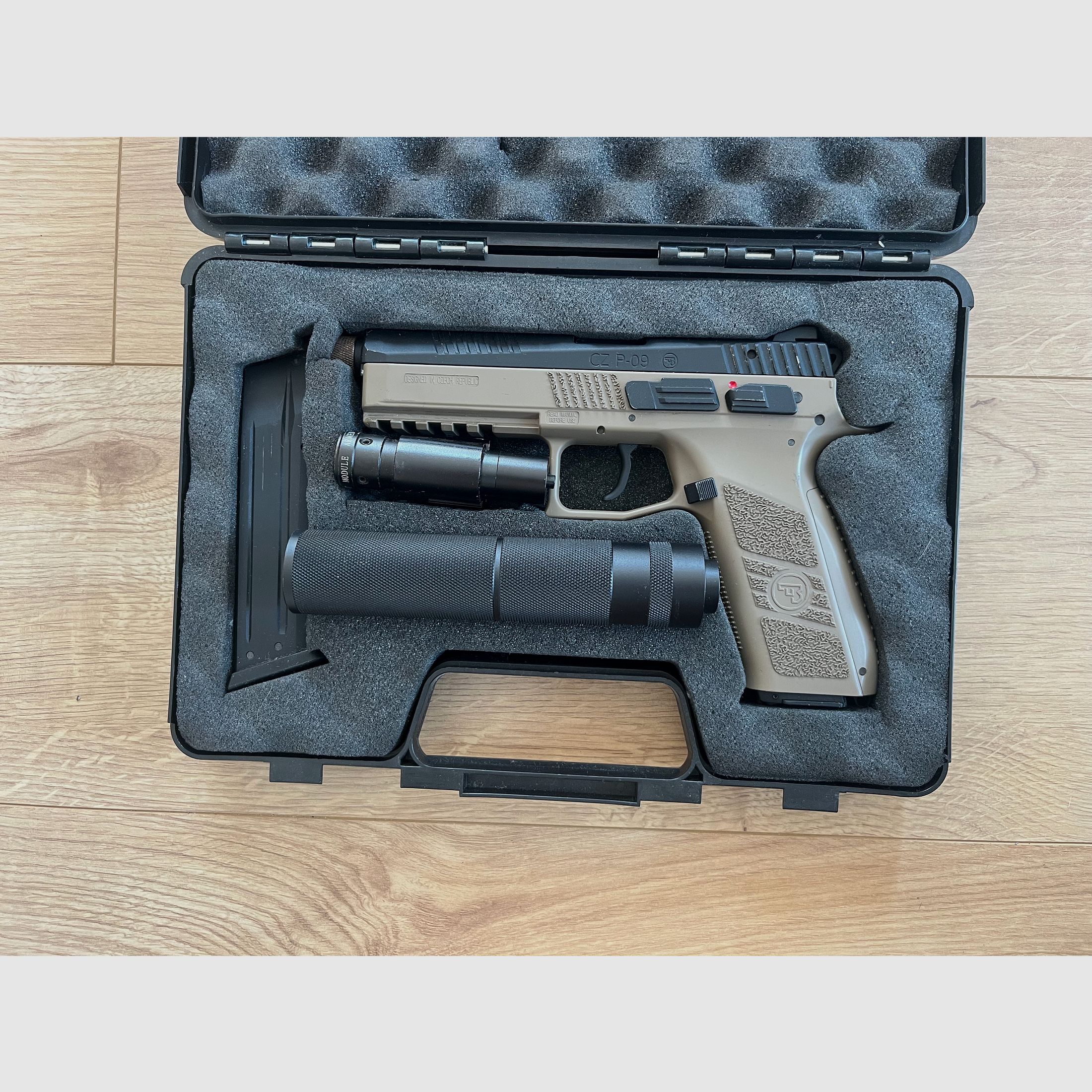 KJ Works CZ P09 Airsoft 6mm avec glissière en métal, image 9 sur 9