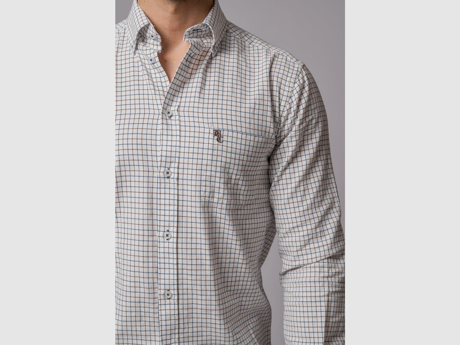 Chemise à carreaux bleus et marron