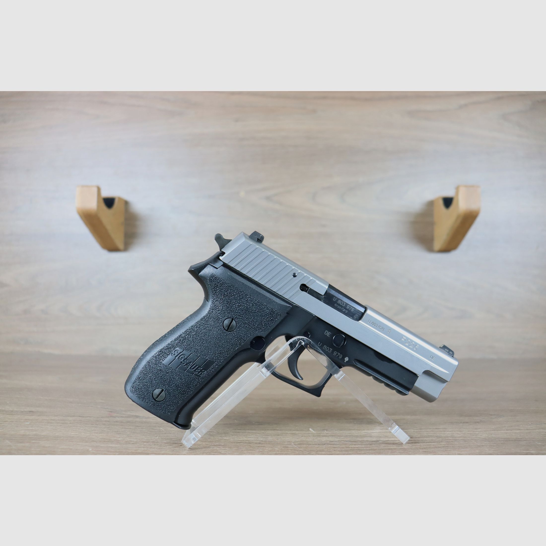 P226, afbeelding 1 van 2