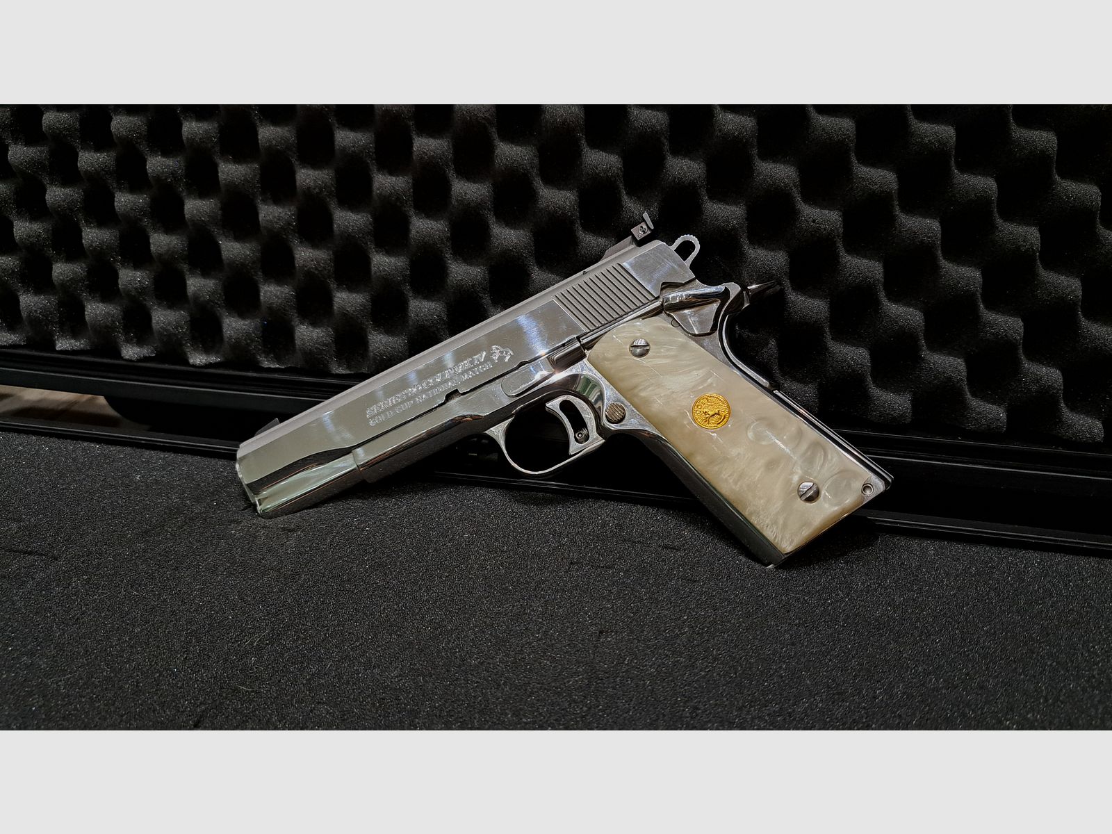 COLT 1911 A1 GOLD CUP - CROMATO - .45ACP - CONFEZIONE ORIGINALE - COME NUOVO, immagine 1 di 6