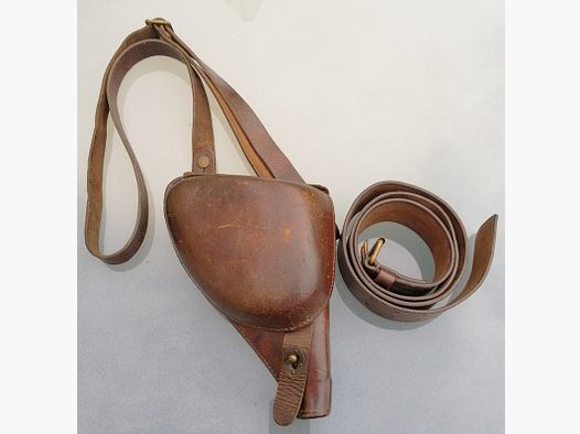 Très bel étui pour révolver 1892 avec baudrier et ceinture – cuir marron – Excellent état