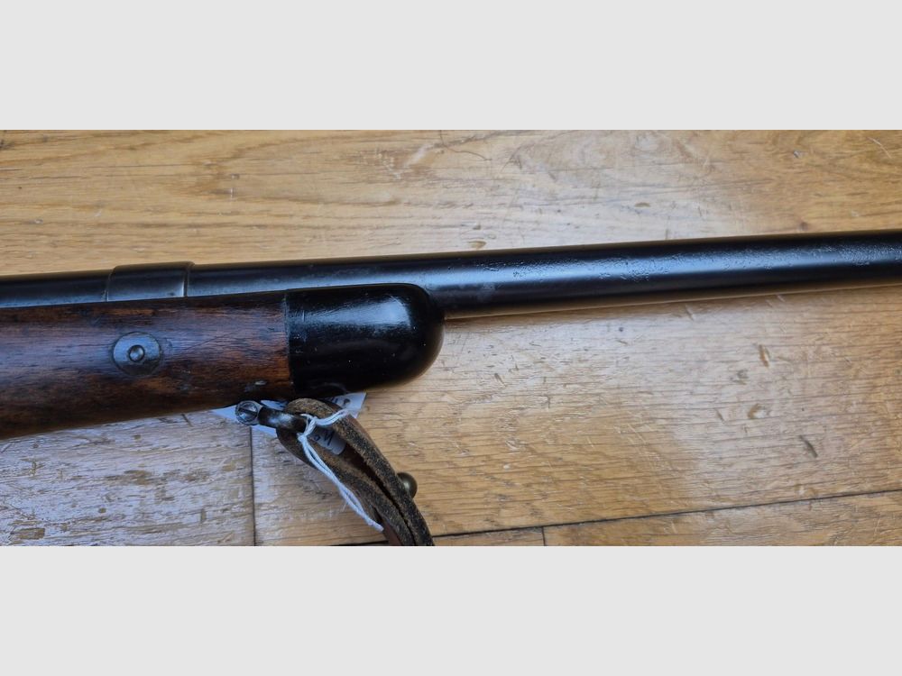 Schöne Steyr Mannlicher Schönauer Büchse — Modell « GK » — Kal. 7×64 — Waffe geprüft 1963 — Deutscher Abzug — Gutes Holz — Vorderschaft repariert und geflickt nach Bruch, aber perfekt stabil — Exzellente Mechanik — Sehr guter Lauf — Stahl-Zielfernrohrmontage — Zeiss Diavari 1.5 – 6 x 42 — TBE außer Flicken, Bild 10 von 43
