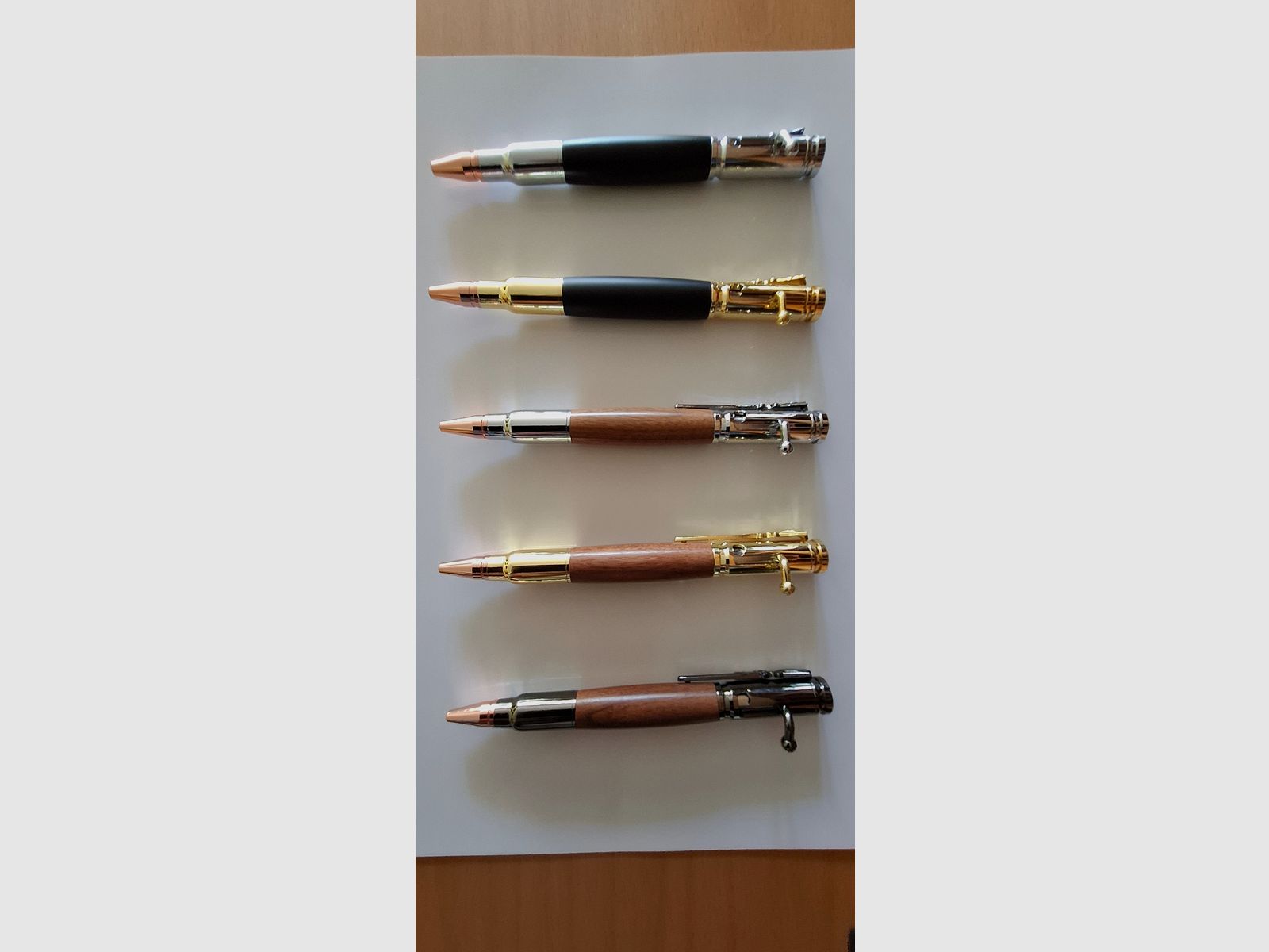 Vendo bolígrafos de caza en varias combinaciones.