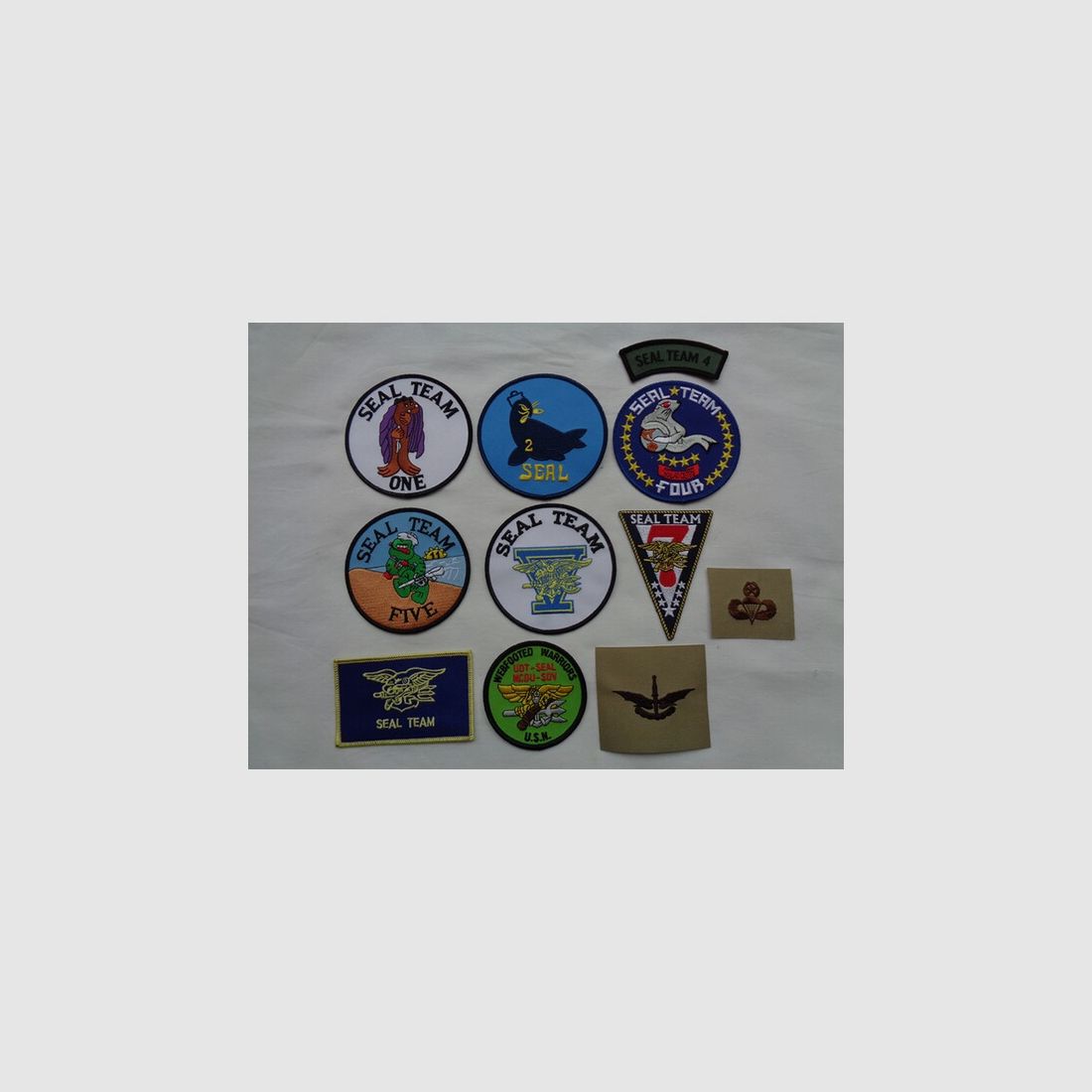 Sammlung orig. US-NAVY SEAL Abzeichen, 11 Teile, neu (NOS)