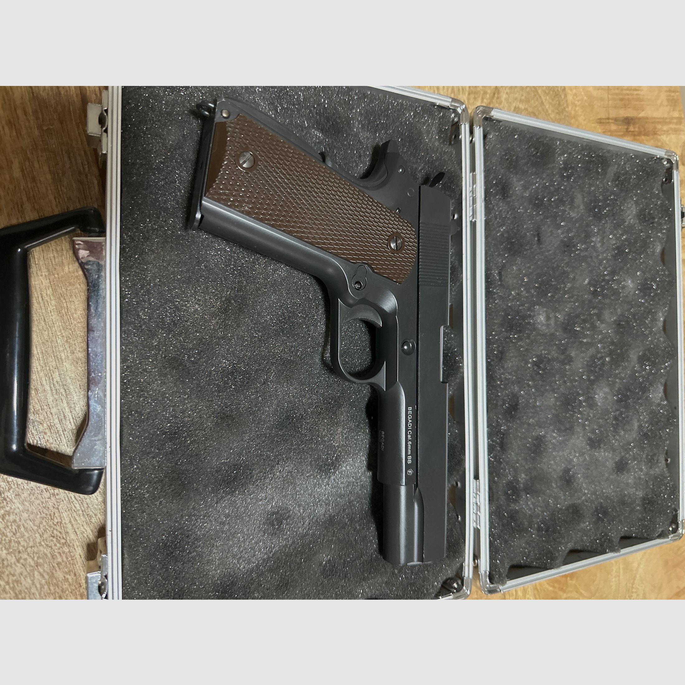 Begadi M1911 Pistole cal.6 mm BB Airsoft mit F Kennzeichen 