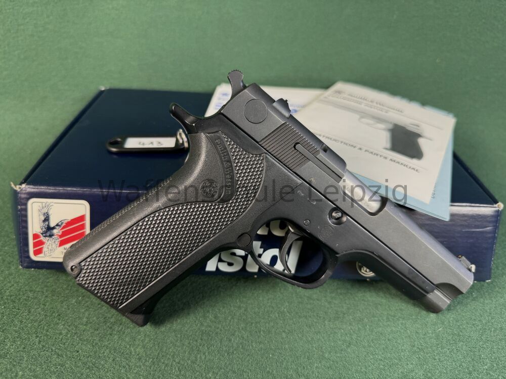 Smith & Wesson 915