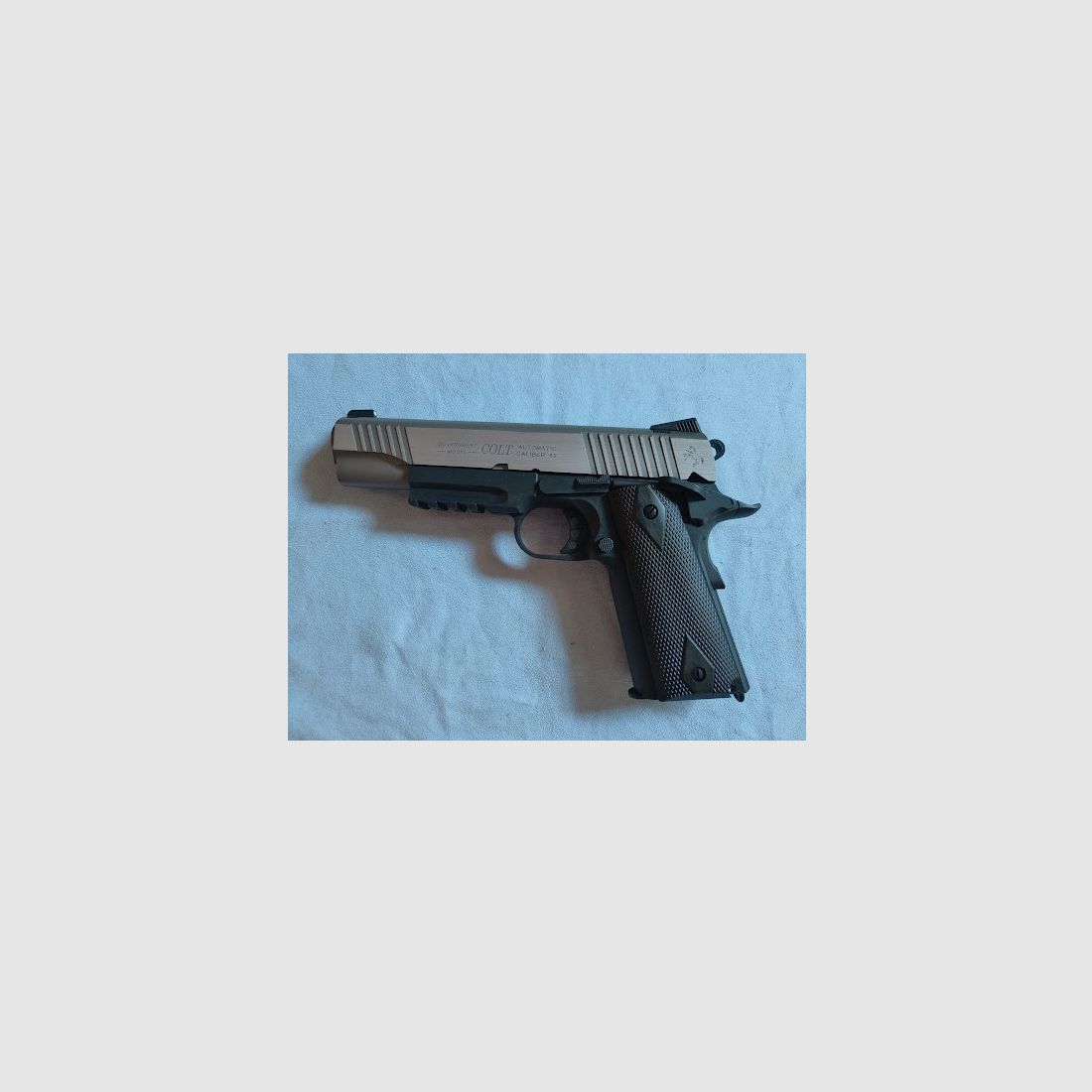 Cybergun COLT 1911 RAIL GUN Dual Tone Silver Vollmetall CO2 Blow Back  inkl. Koffer und Munition NEU