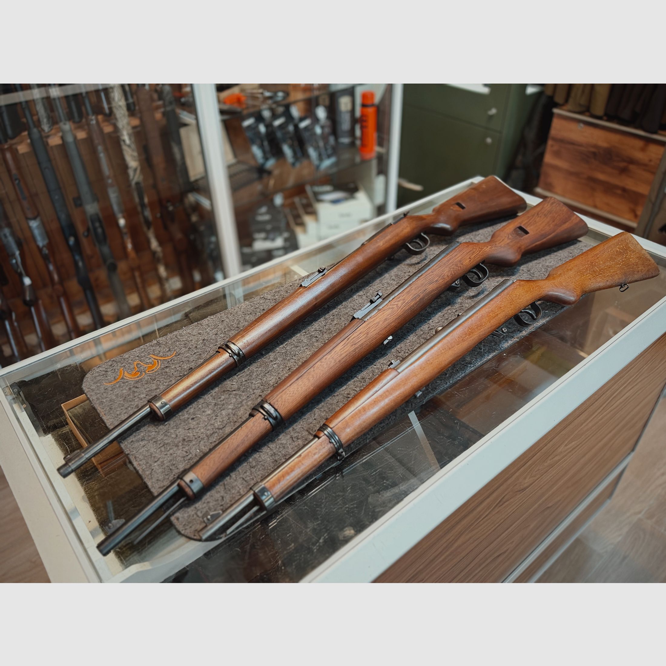Conjunto de armas históricas – Suhl W625C (.22 l.r.) y 2× Haenel Sportmodell 33 Patente Schmeisser