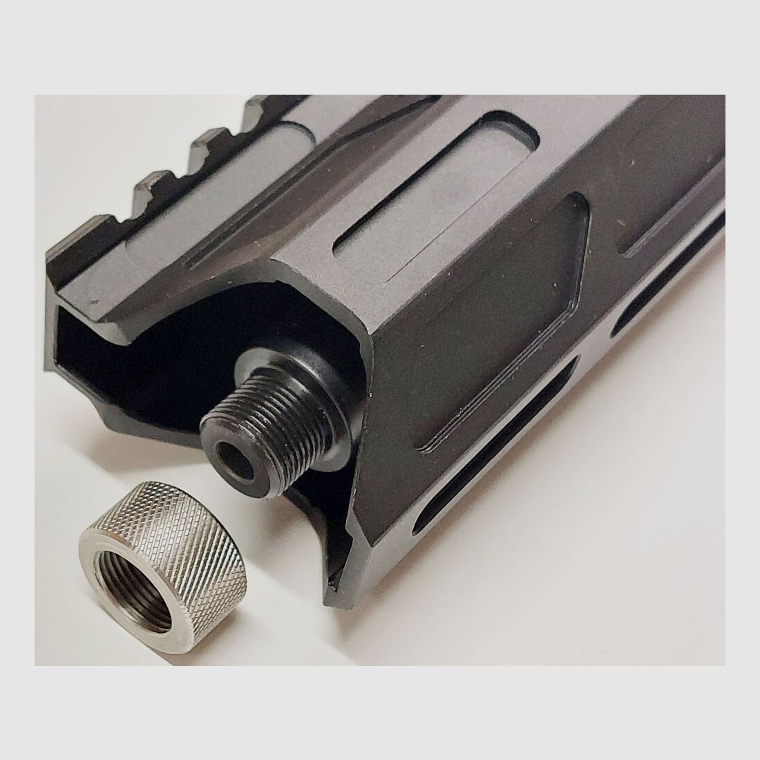 Schwaben Arms GmbH sistema di cambio SAR M15-22 MATCH in calibro .22L.R. adatto per AR15 con filettatura della canna 1/2-28 UNEF