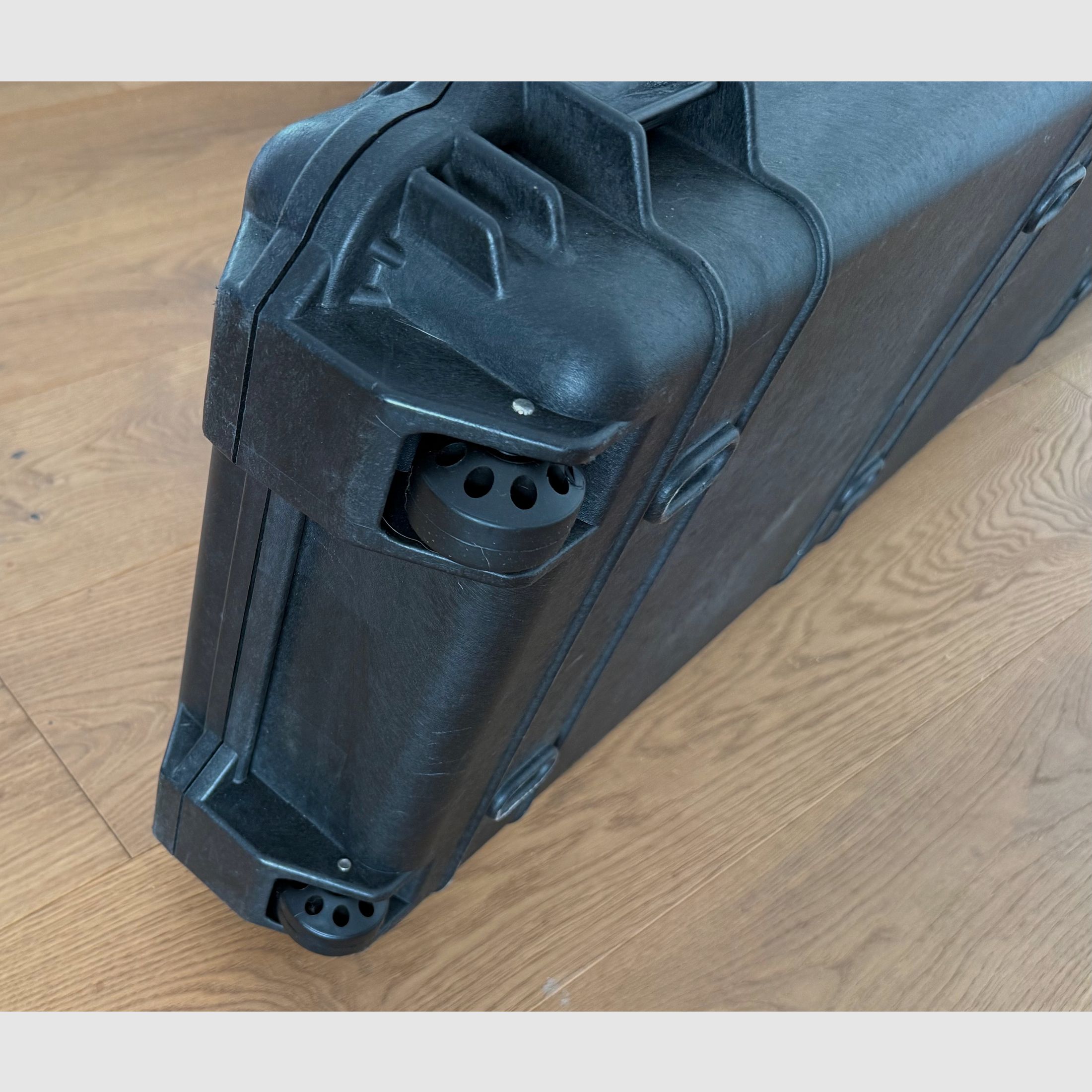Peli Case 1750 Waffenkoffer mit Schaum, Schwarz, Wasserdicht