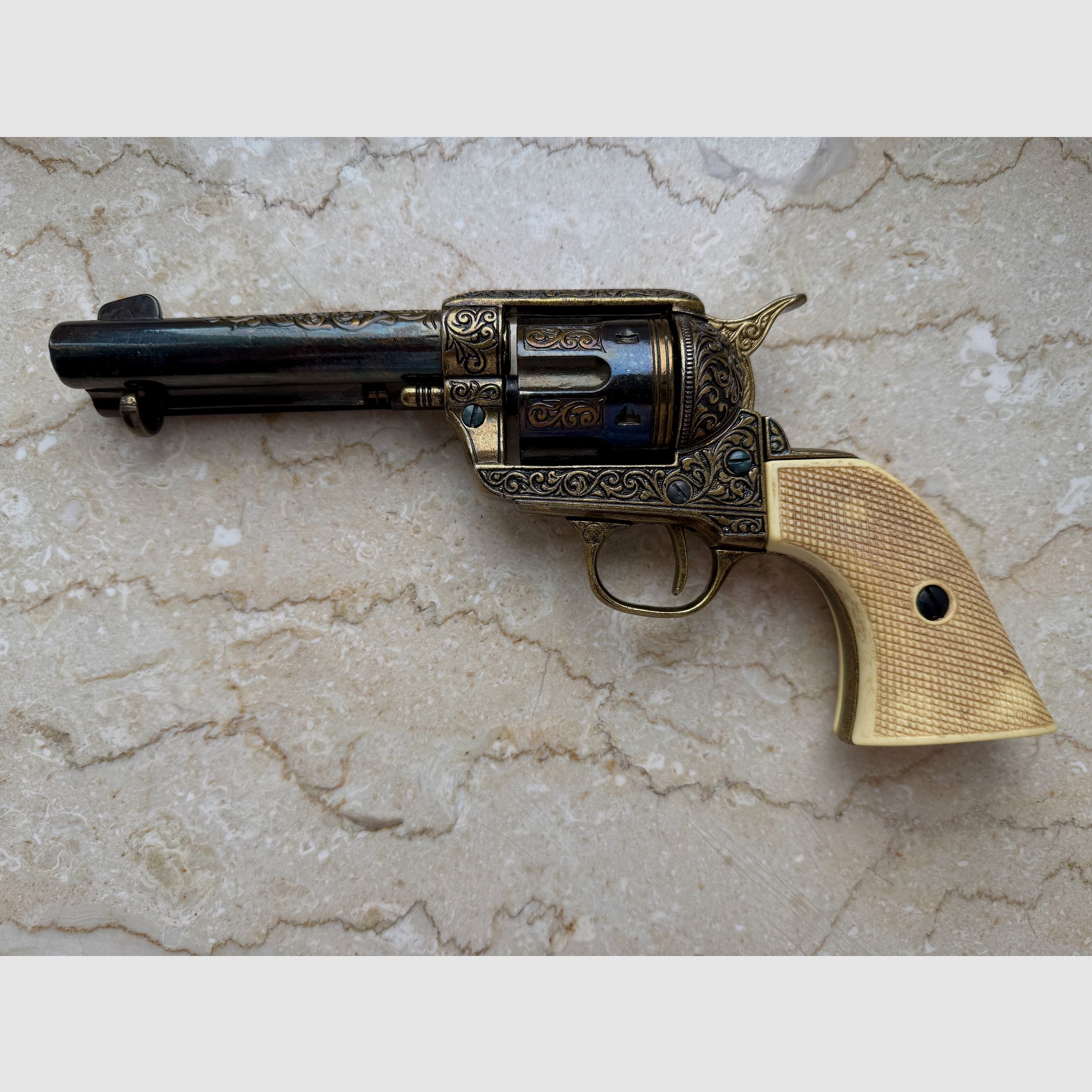 Revolver "COLT Peacemaker", US Cavalry 1873, decorated decorative weapon