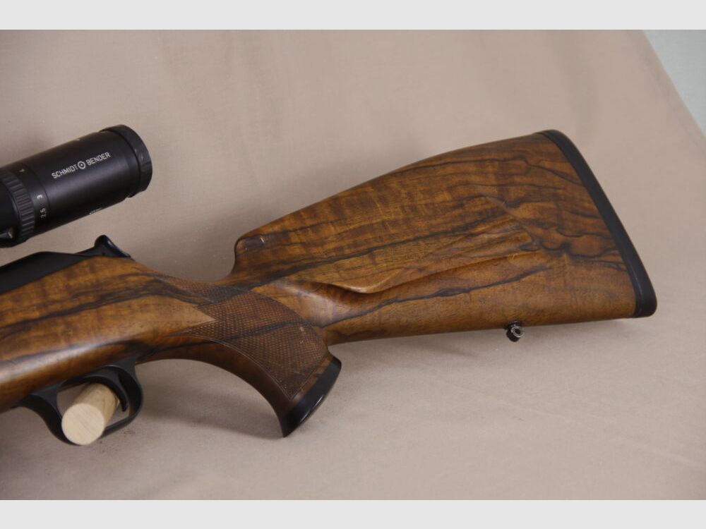 Blaser R93 Stutzen // CUSTOM MADE Handschäftung // Toll gemasertes Schaftholz!