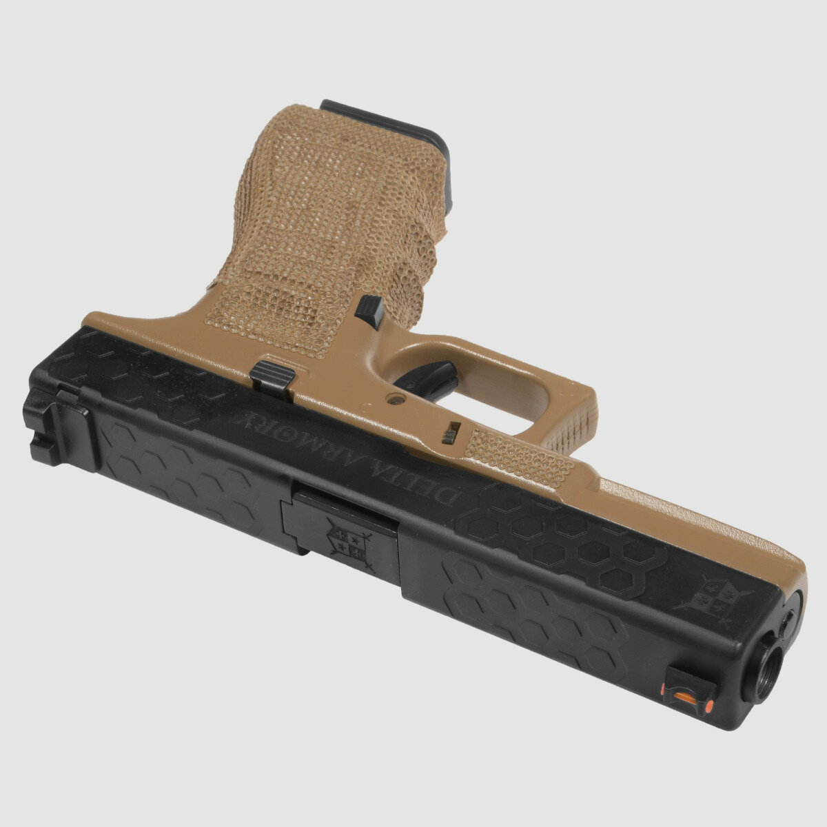P03 GBB Airsoft Pistole in TAN | Delta Armory