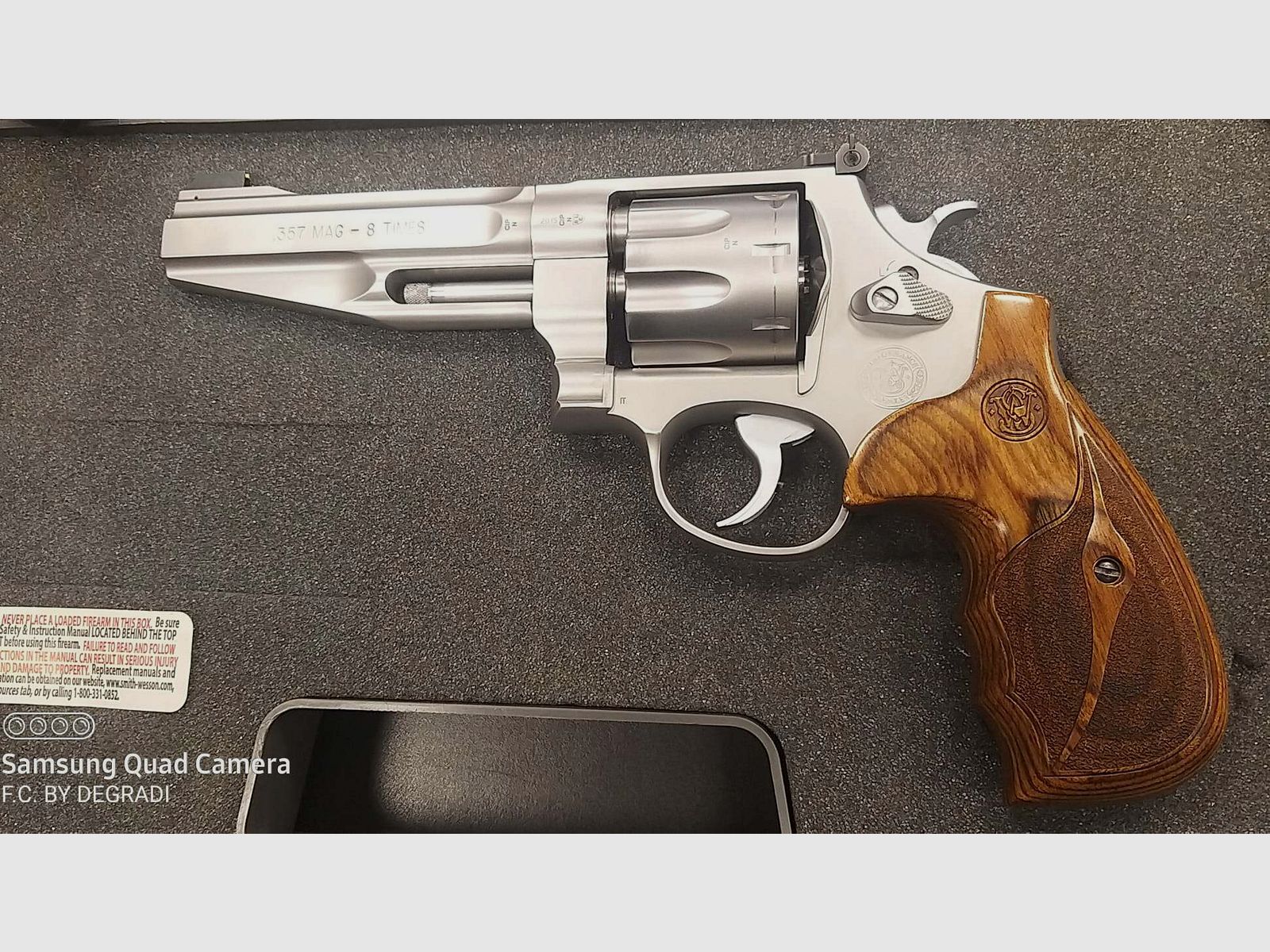 SMITH & WESSON Rewolwer ‚Performance Center‘ Mod. 627 8 SHOT 5′ .357Mg. Inox, zdjęcie 2 z 6