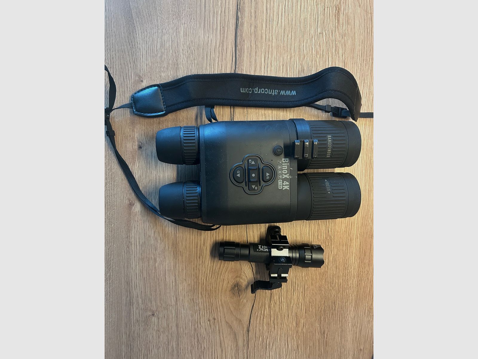 Binoculares digitales de día y de noche ATN BINOX 4K 4-16X - incluido IR Strahler