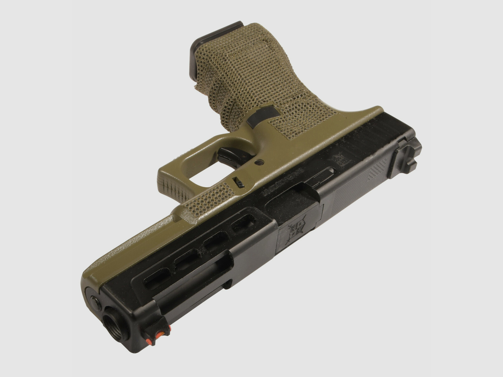 P06 GBB Airsoft Pistole in Oliv | Delta Armory