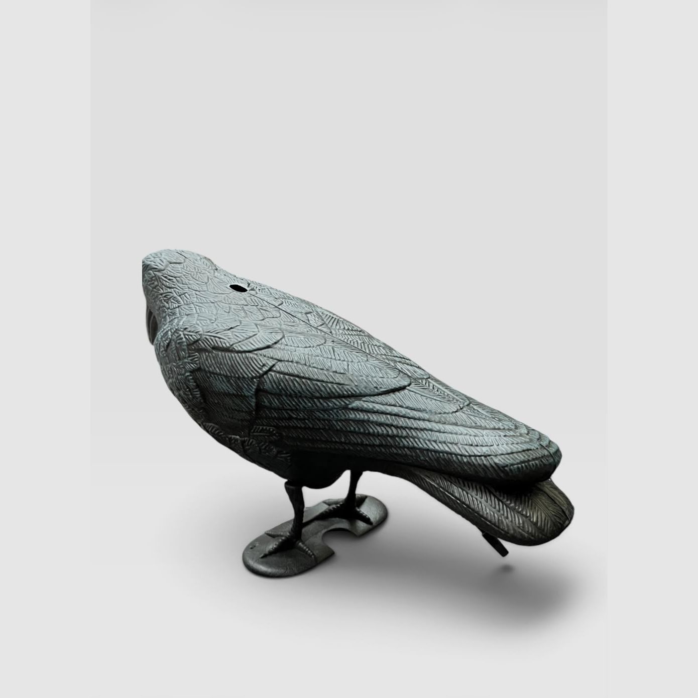 Tampon corbeau avec ailes fermées, image 2 sur 3