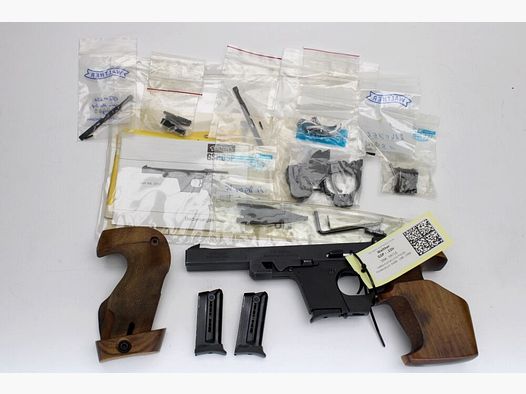 Pistolet Walther GSP avec 3 chargeurs et plus que suffisamment de pièces de rechange .22lr