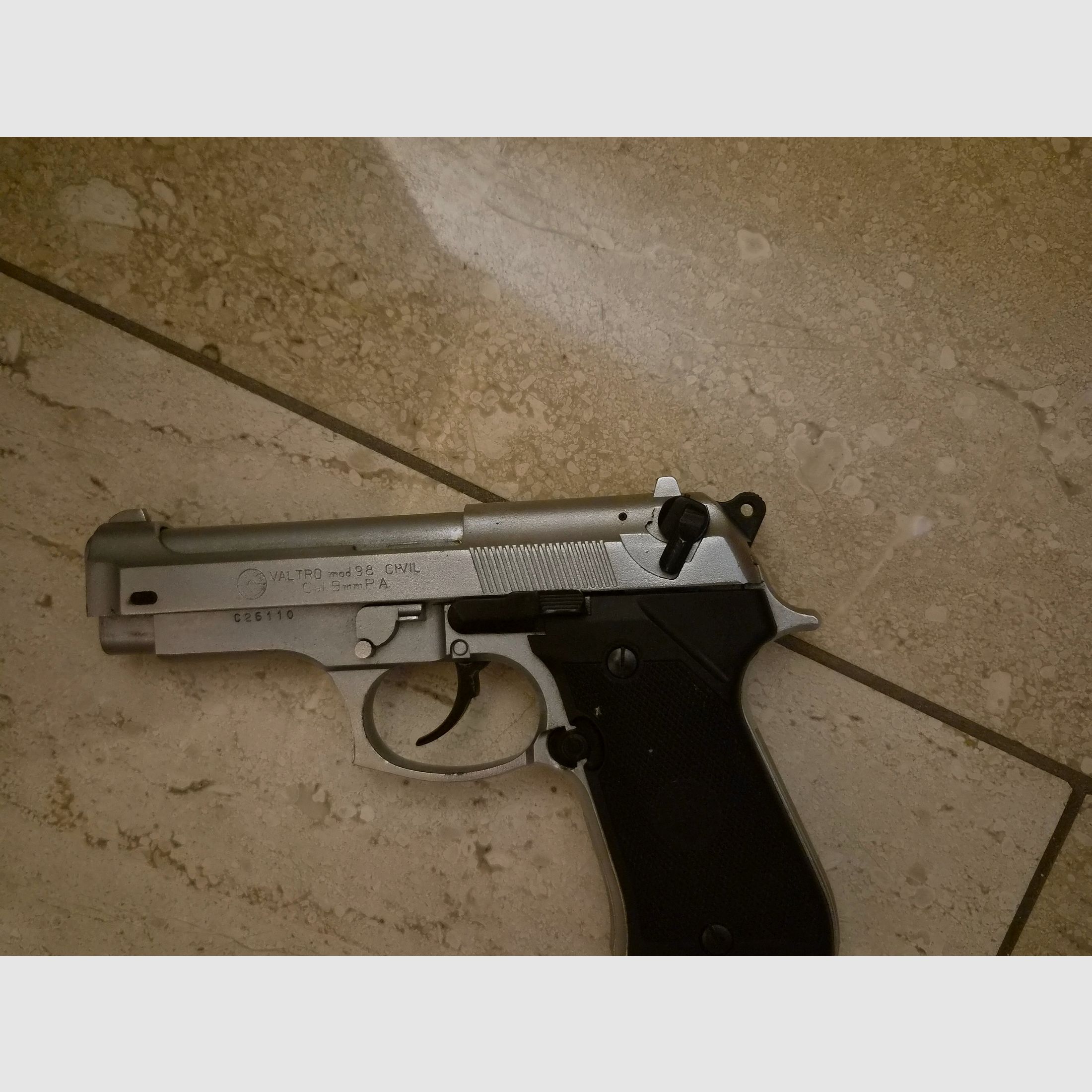Pistole 9mm Gas-Schreckschuß