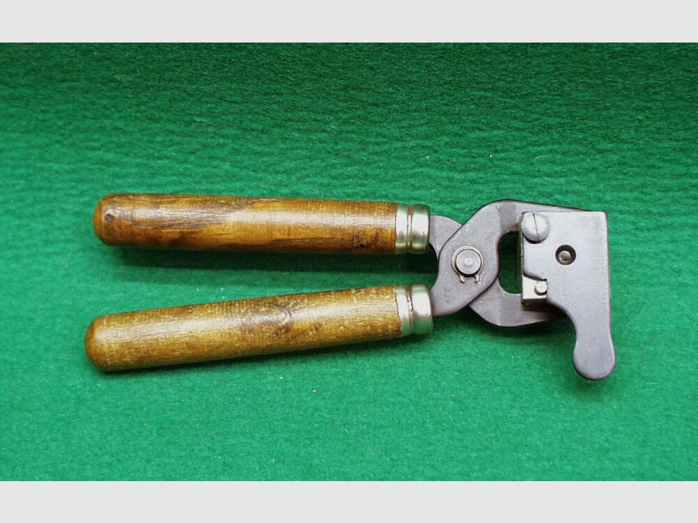 Palmetto casting mold with grip tongs .451 RK