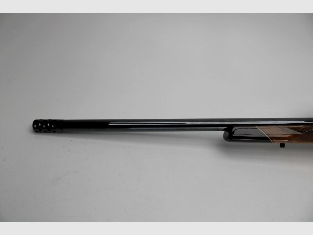 Re. Büchse Weatherby Mark V mit hochwertigem Lackschaft und Mündungsdämpfer .460WeathMag