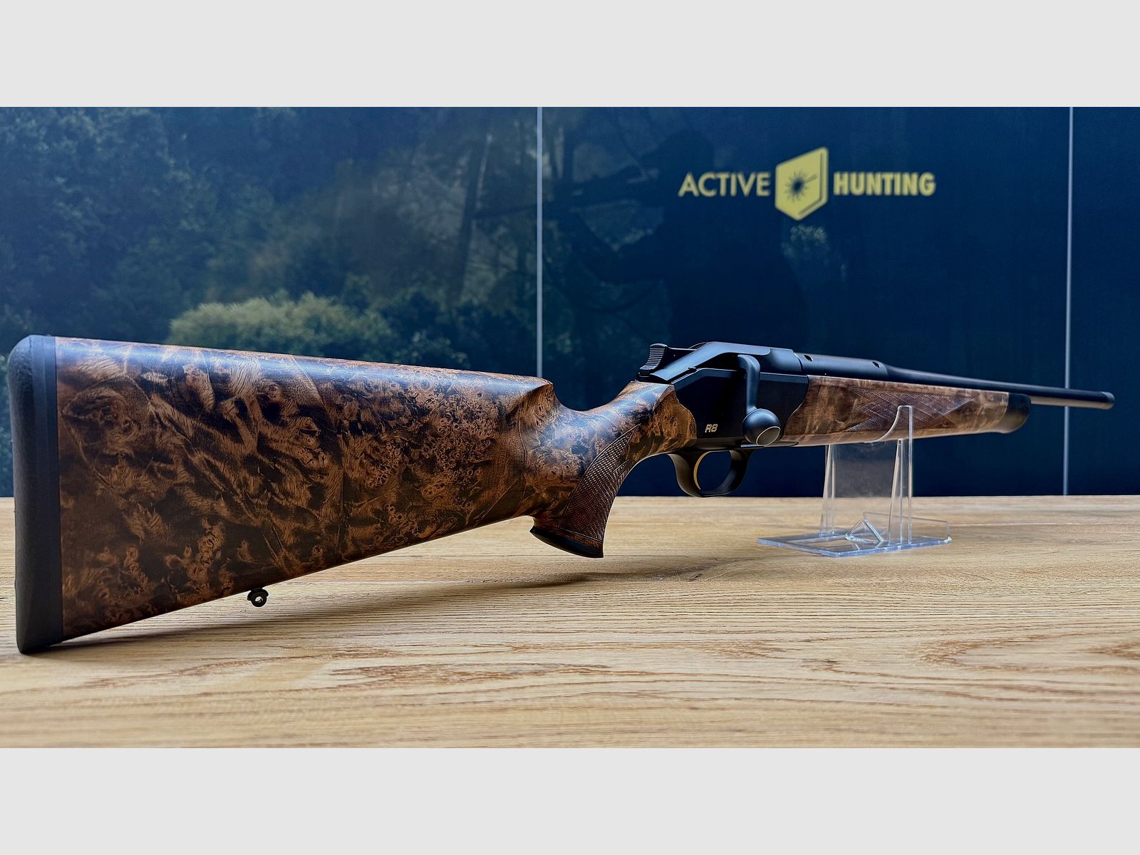 Blaser R8 Custom Schaftholz HK 9-10 / mit vielen Goldelementen / Standardkaliber nach Wahl / TRAUMWAFFE