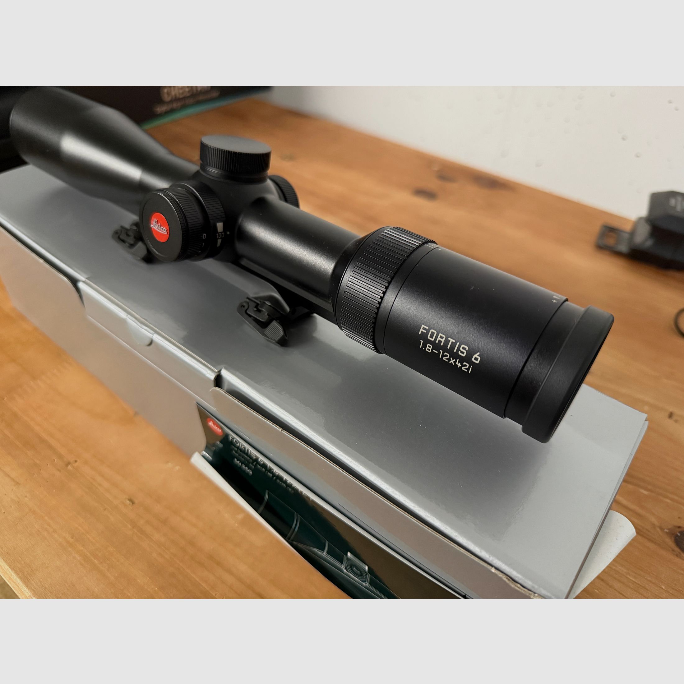Leica Fortis 6 1.8–12x42i L-4a mit Schiene – Neuwertig aus 2024