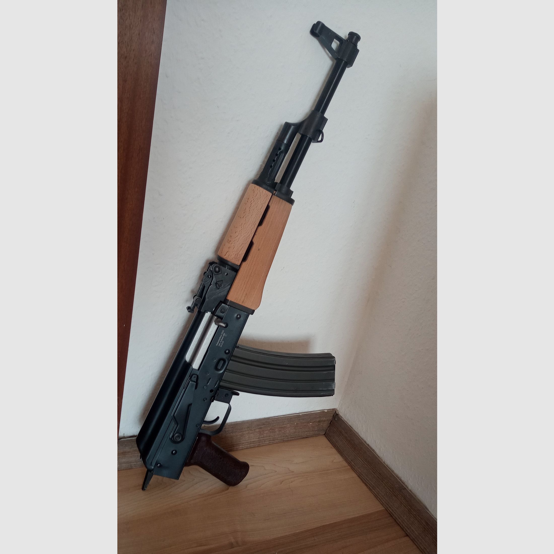 Original AK47 (not AKM!) lower wooden handguard made of beech / Fitted for GSG Cybergun Co2 AK47 (China-Yunker)