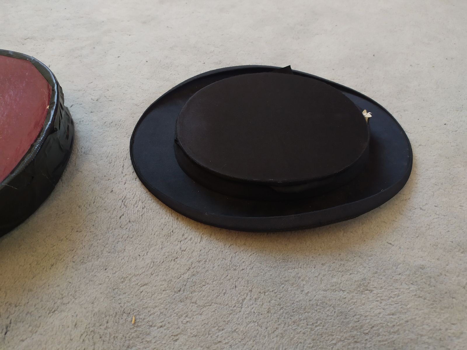 Various accessories & parts: 1911 stainless steel parts, Ruger scope mount, 4x20 scope, 4.5mm BB Glock, G3-Rem870-STR stocks, several gun cases