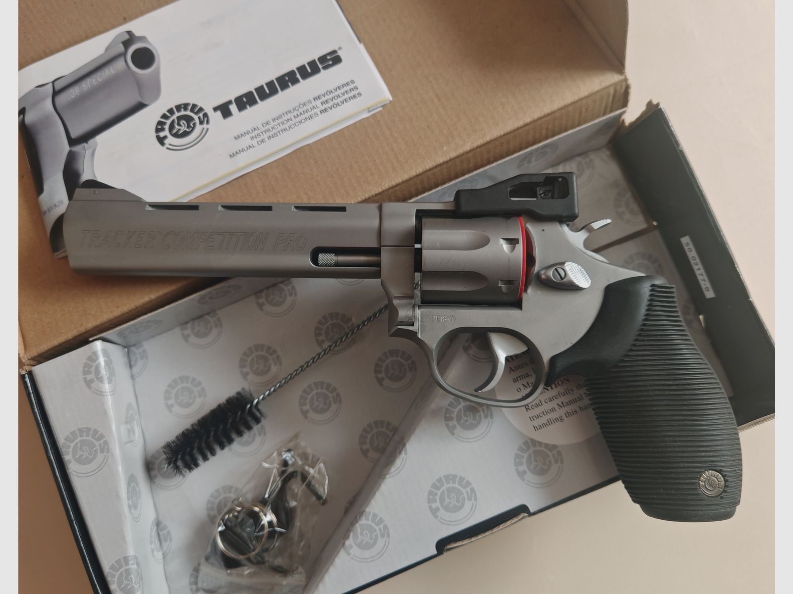 Taurus RT 627 STS 6 Zoll Revolver Kaliber .357 Magnum