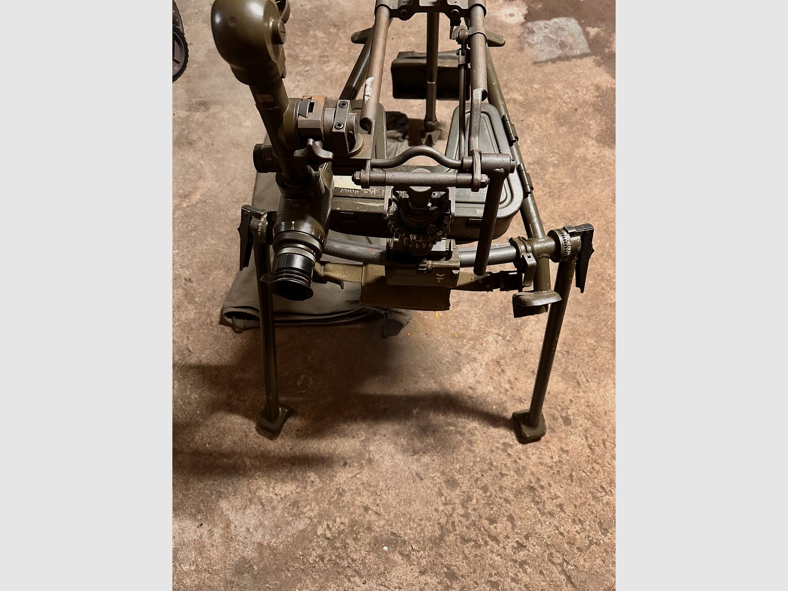 MG 3 affusto terrestre con ottica BW affusto da campo hensoldt wetzlar