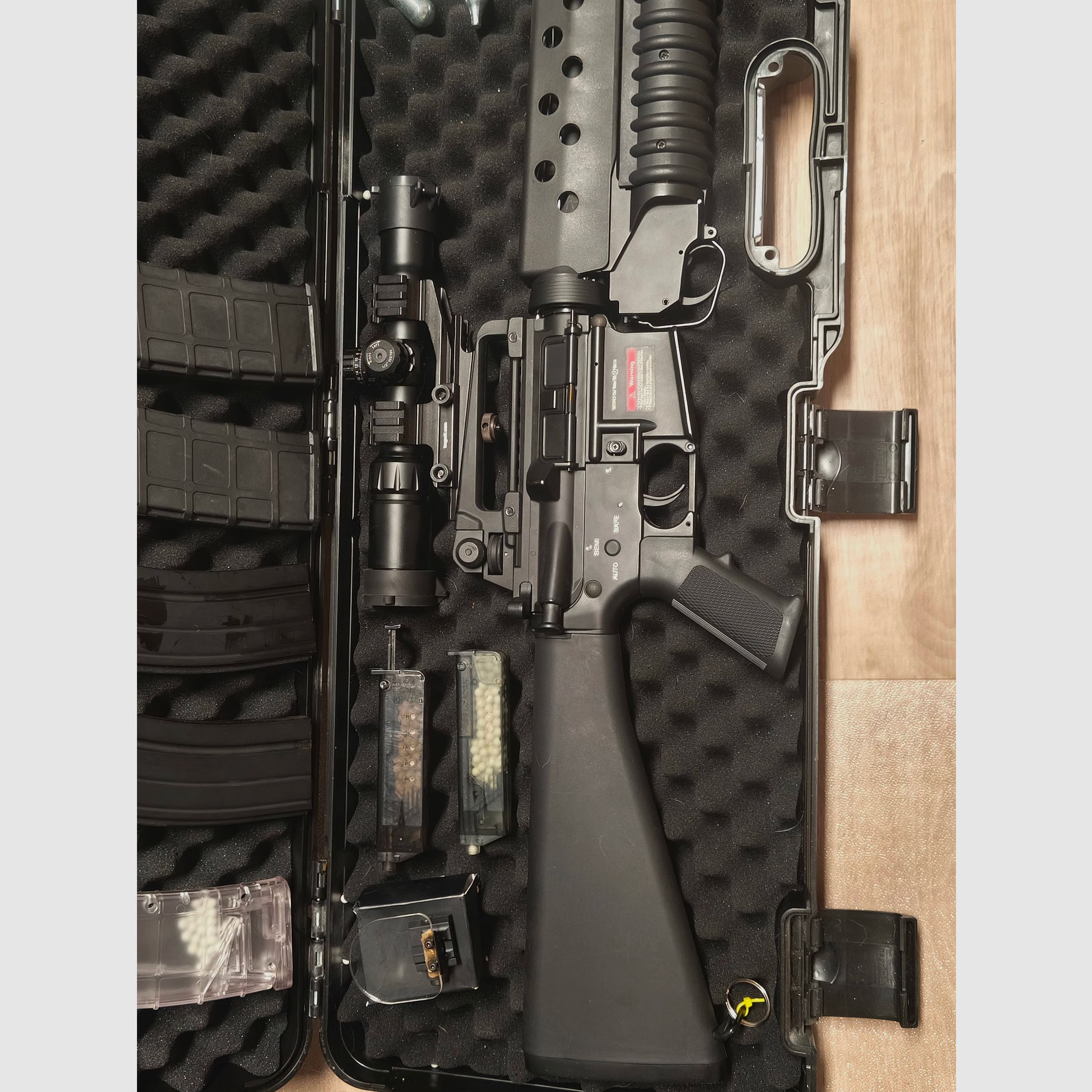 E&C M16 incl. M203 UGL S-AEG Version 3 incl. accessoires