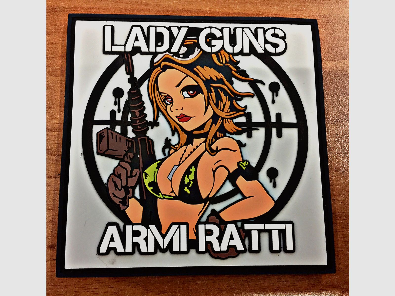 Lady Guns – ArmiRatti Patch aus PVC
