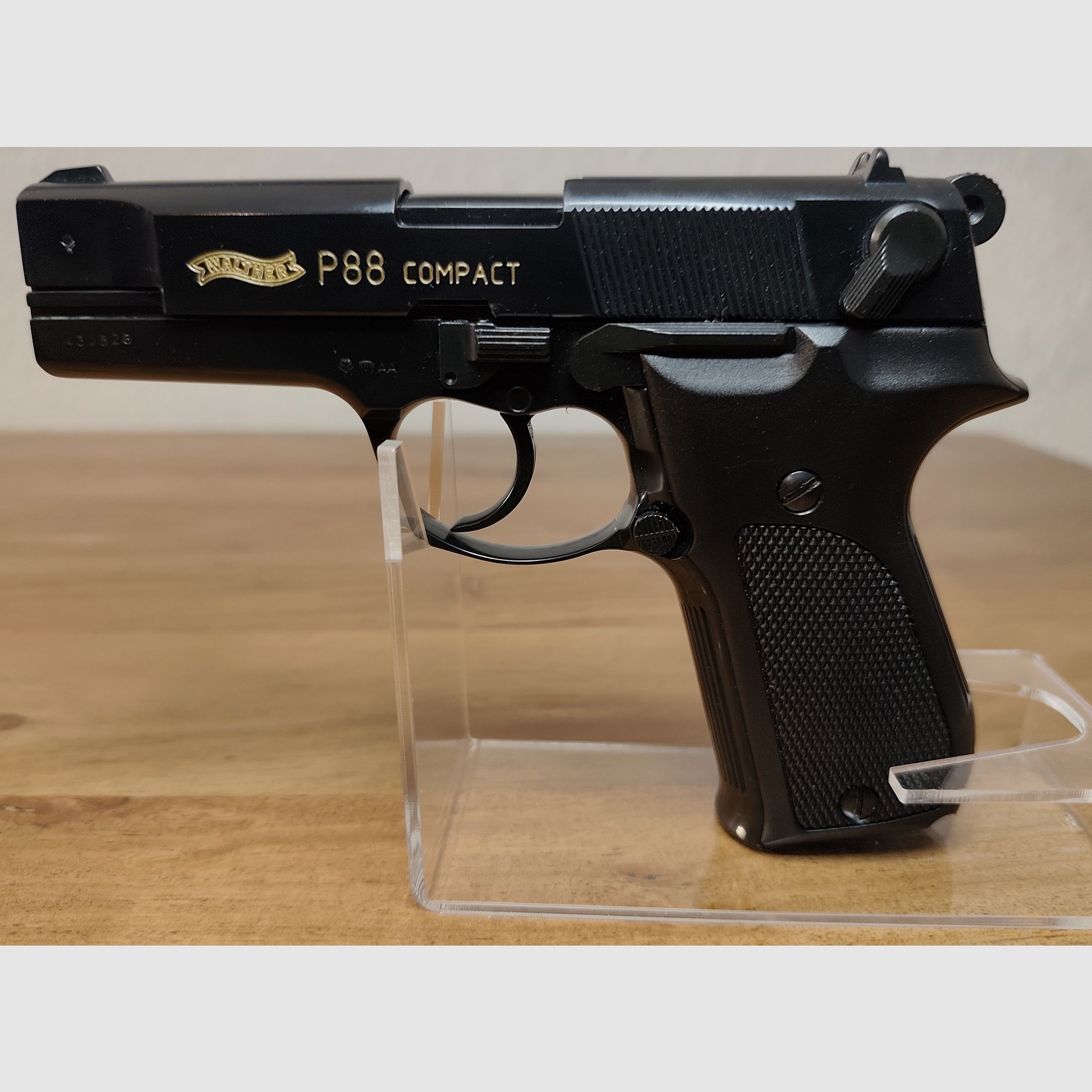 Walther P 88 Compact ancien modèle écriture dorée PTB 764 noir avec munitions