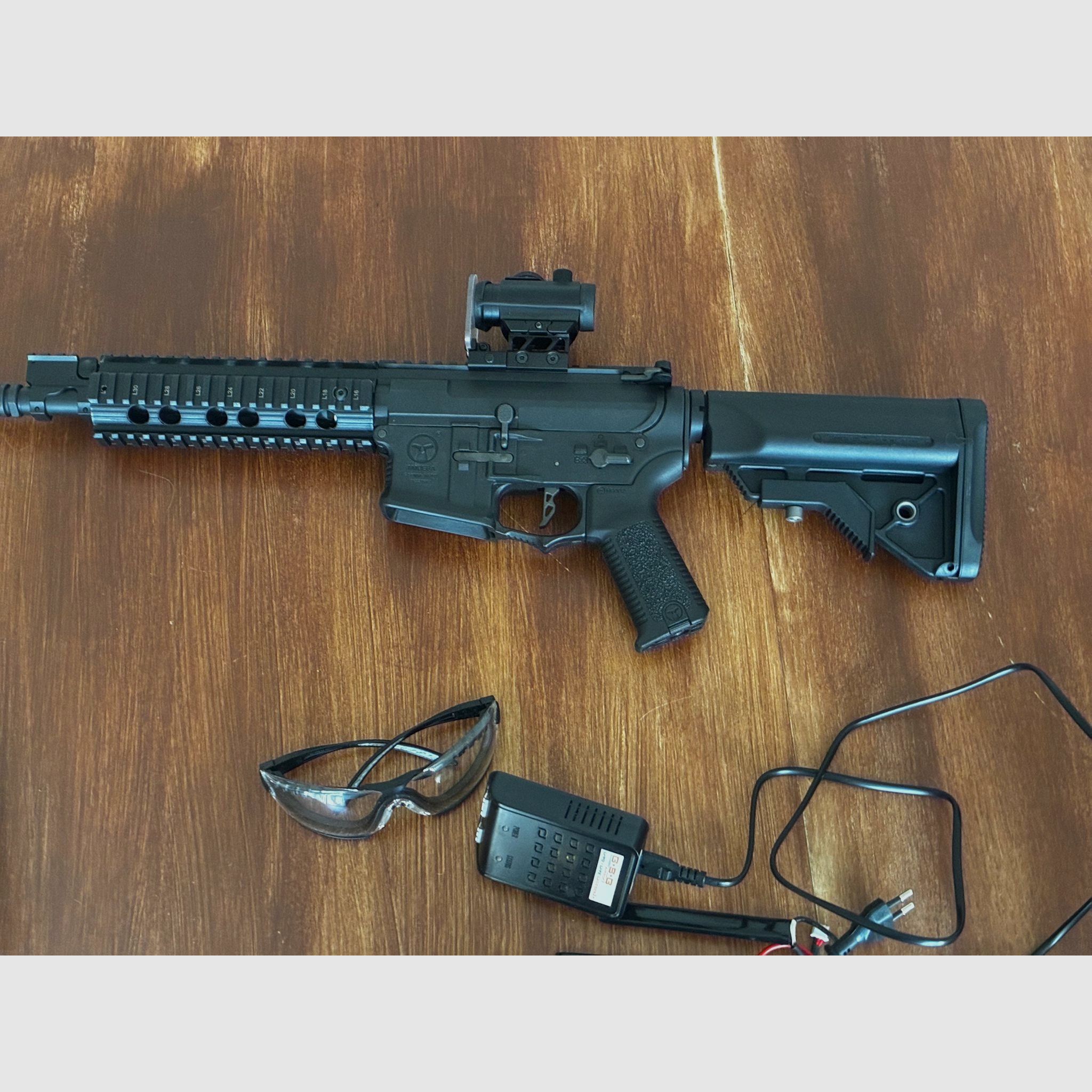 Pacchetto Airsoft completo — Ares Amoeba M4 (S-AEG) + H&K VP9 (GBB, scivolo in metallo) + Caricatore, gas,