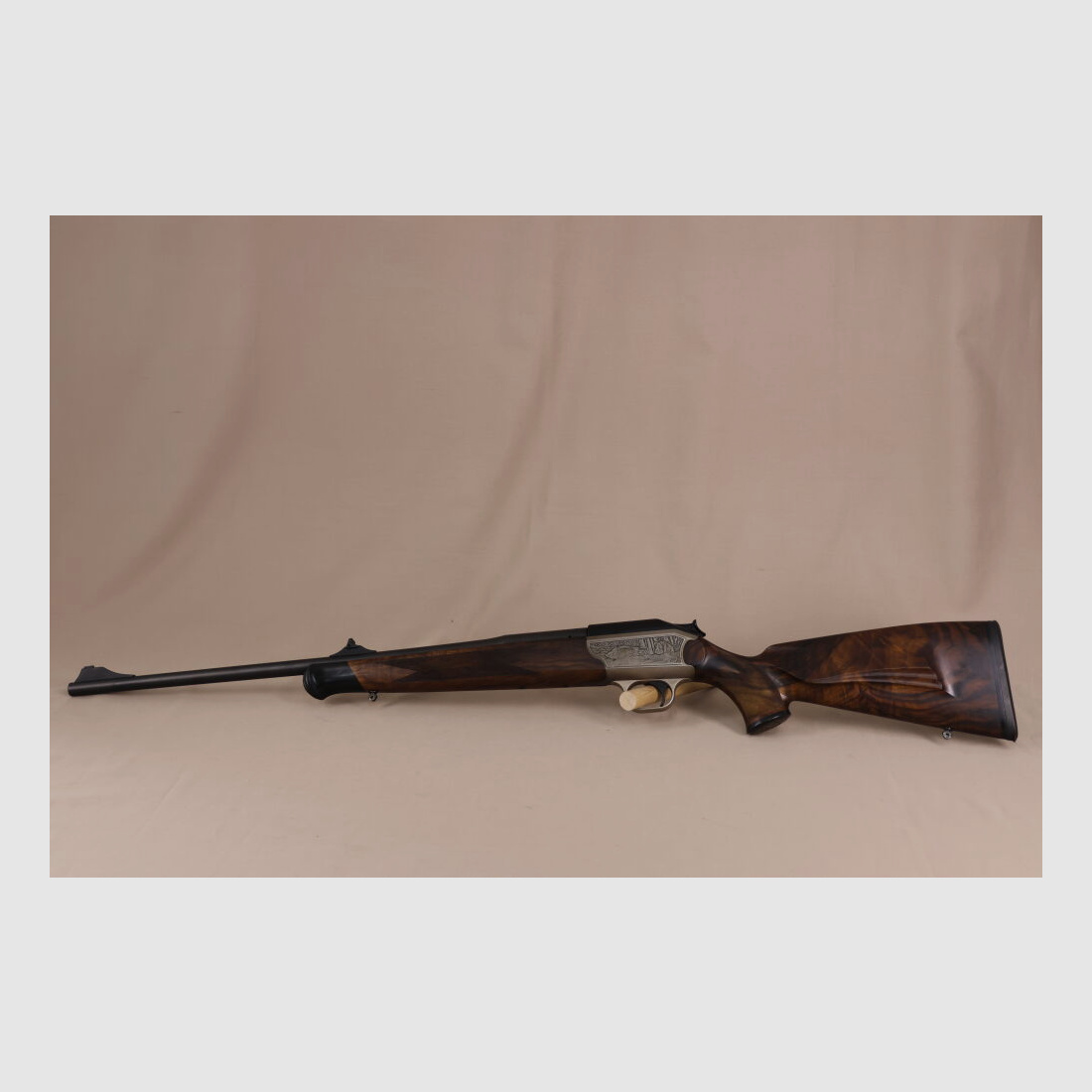 Blaser R93 // toll gemasertes Schaftholz // Holz-Kammergriffkugel
