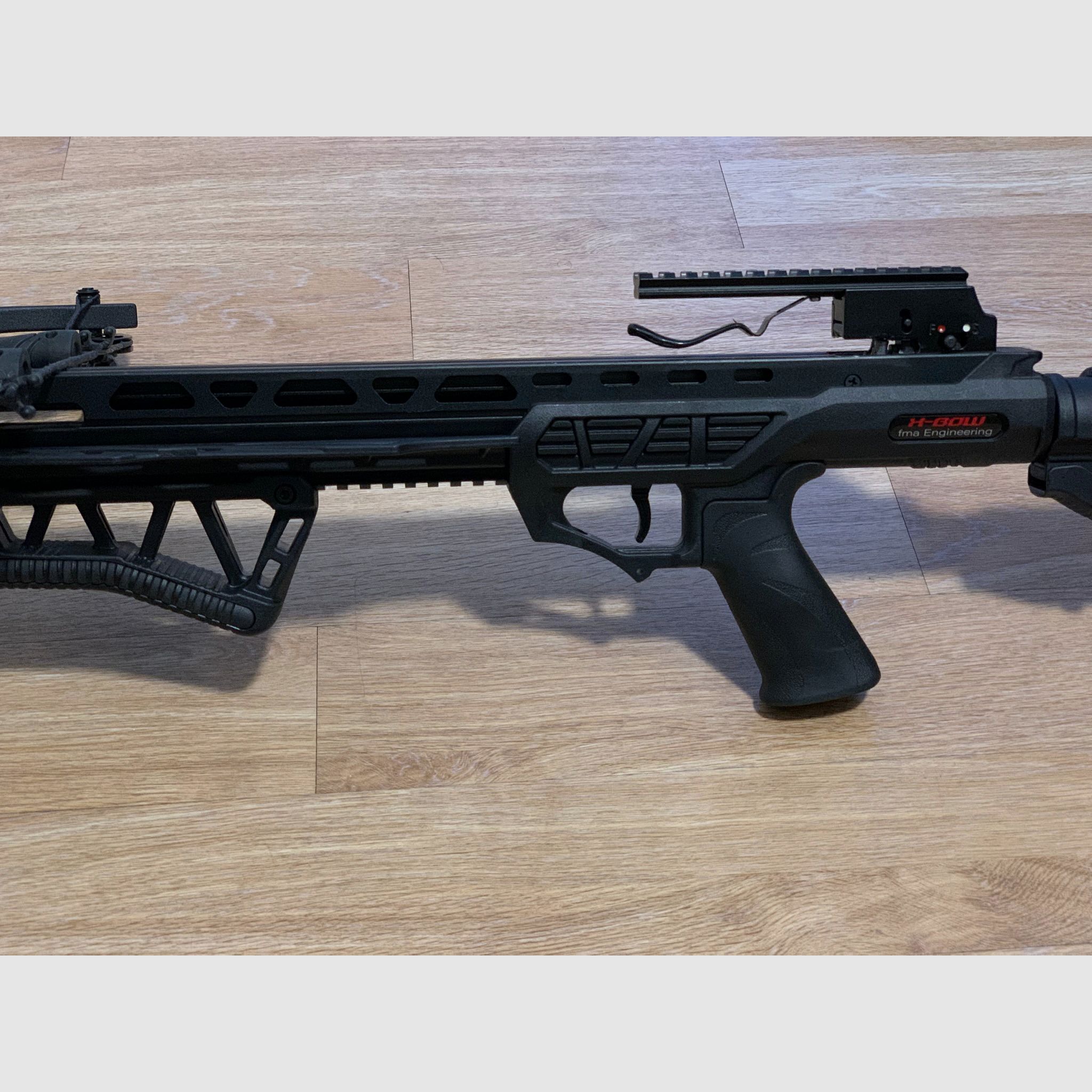 X-BOW FMA Scorpion III - 405 fps / 200 lbs - Arco compuesto con accesorios