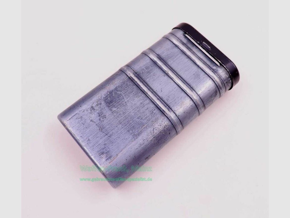 Diverse manufacturers military cleaning equipment