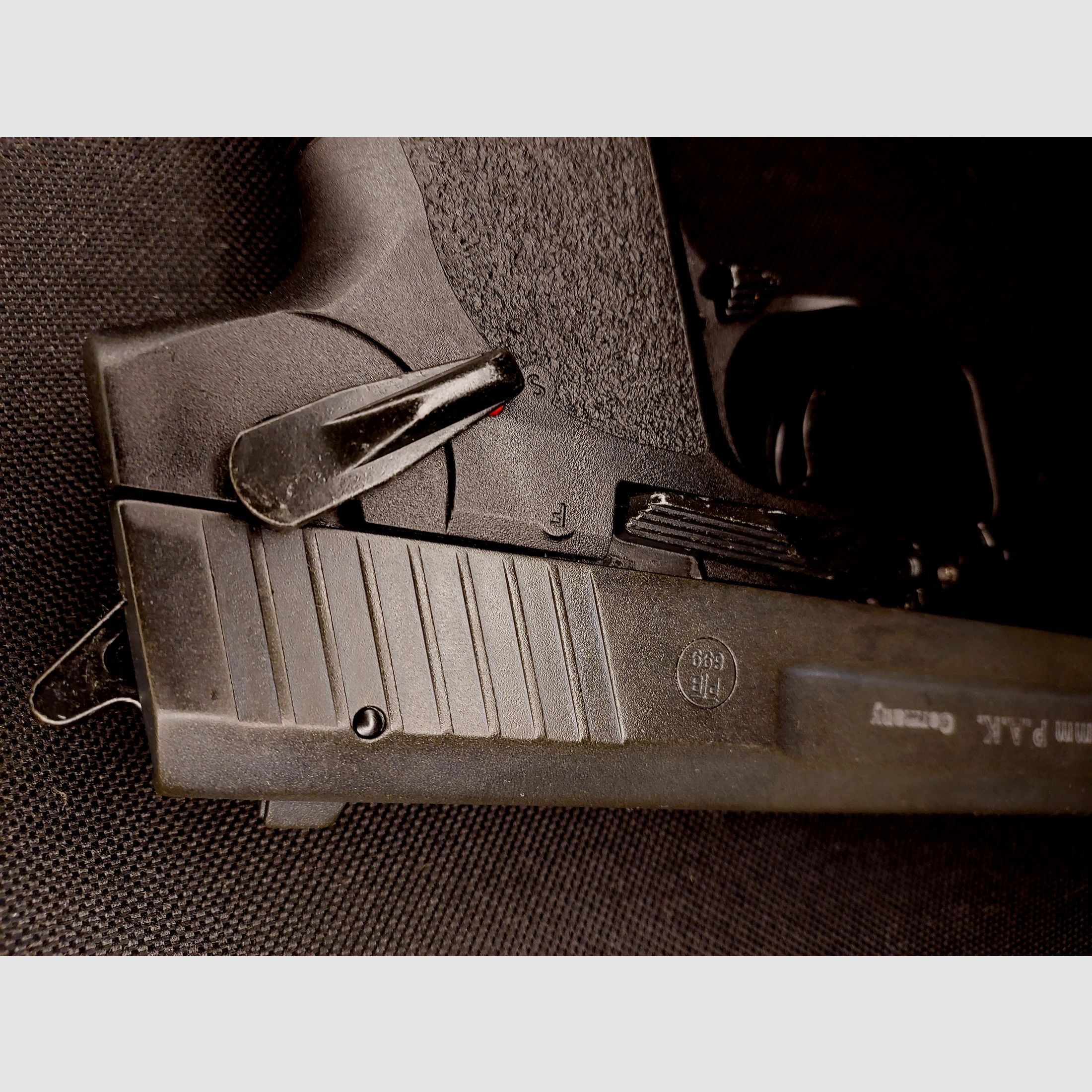 Röhm RG96 Schreckschuss Pistole brüniert (PTB 699) RG 96 mit 3 Magazinen