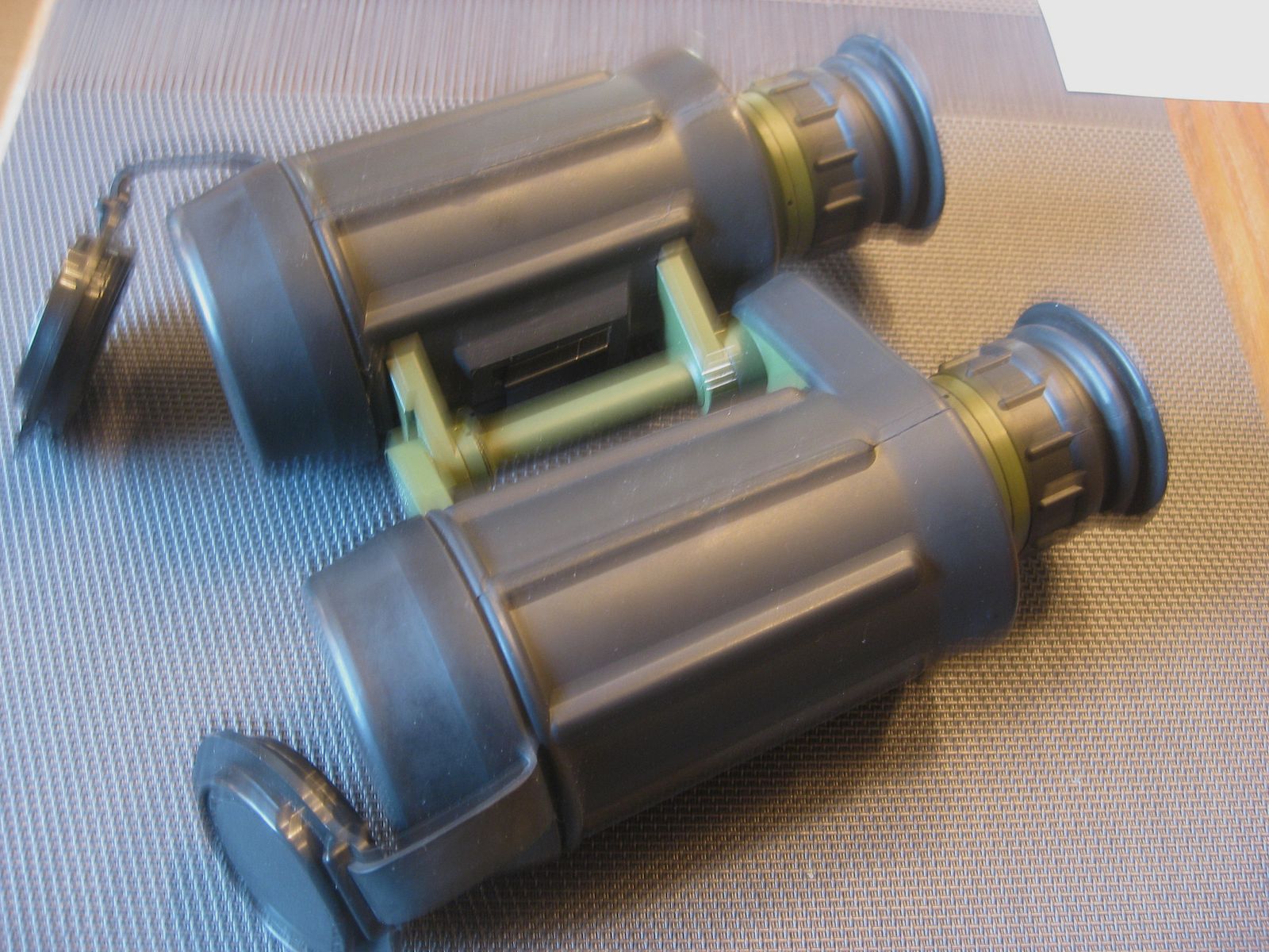 AUFGEPASST AFRIKA-ALASKA-KANADA und TRADITIONS-JÄGER sowie SAMMLER !! Angeboten wird "DAS" LEGENDÄRE CARL ZEISS Jena EDF 7x40 B/GA in der sehr seltenen ZIVILAUSFÜHRUNG !!! Kein Swarovski-LEICA-IOR-STEINER-Blaser-MINOX-SAUER !!